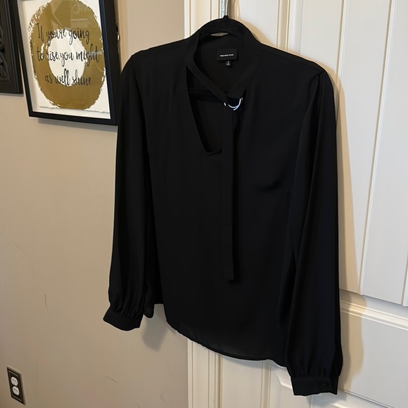 Unique D-Ring Tie Neck Blouse. - Picture 1 of 4